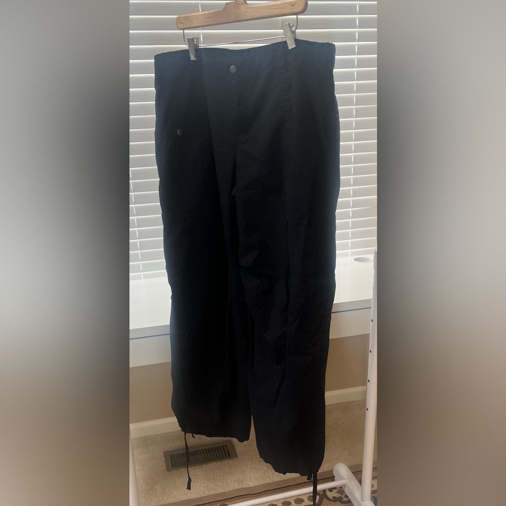 Women's Black Cargo Pants
Brand new